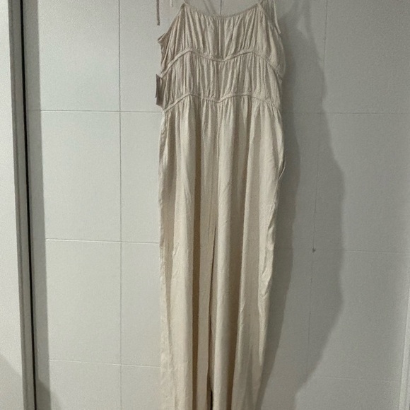 And now this jumpsuit - Picture 5 of 7